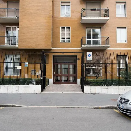 2 Bdr Lovely Flat In Front Of Bocconi University Διαμέρισμα