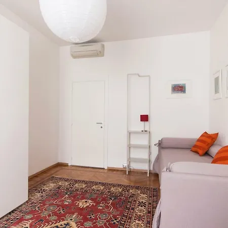 2 Bdr Lovely Flat In Front Of Bocconi University Διαμέρισμα Μιλάνο