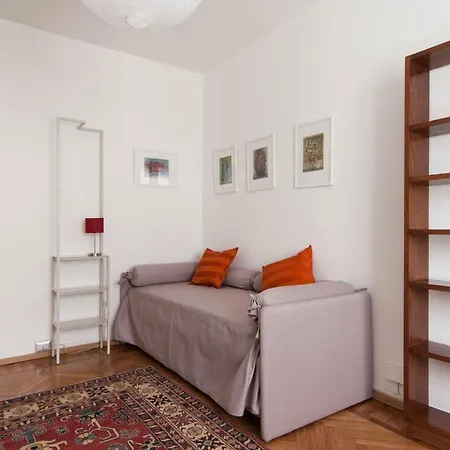 2 Bdr Lovely Flat In Front Of Bocconi University