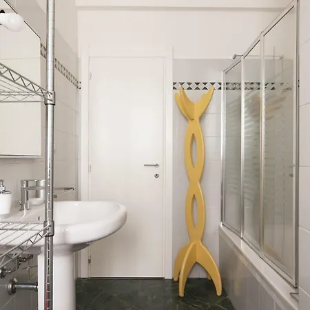 2 Bdr Lovely Flat In Front Of Bocconi University * Μιλάνο