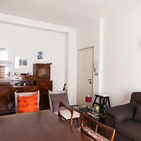2 Bdr Lovely Flat In Front Of Bocconi University Μιλάνο