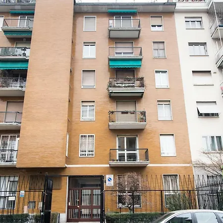 2 Bdr Lovely Flat In Front Of Bocconi University Μιλάνο