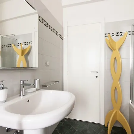 2 Bdr Lovely Flat In Front Of Bocconi University Διαμέρισμα *